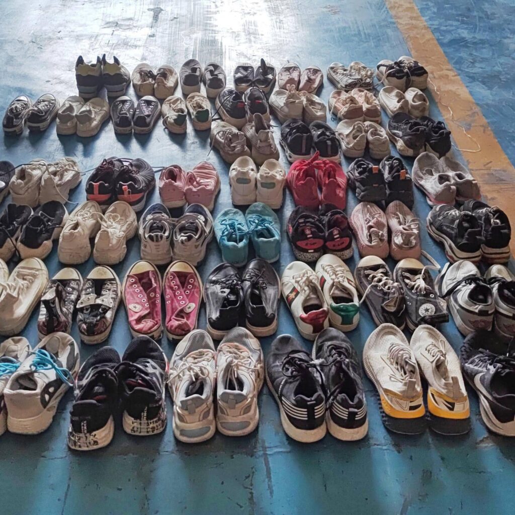 Vietnam used shoes (1)